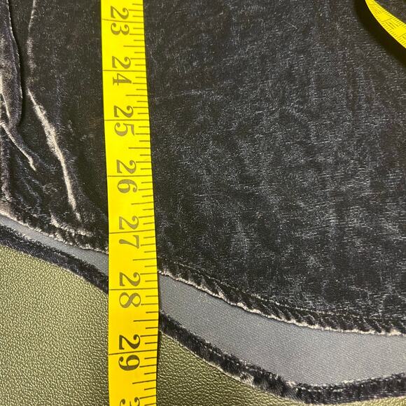 Tommy Bahama Purple Velvet Sands Button Down Silk Blend Blouse Size M - Picture 9 of 9